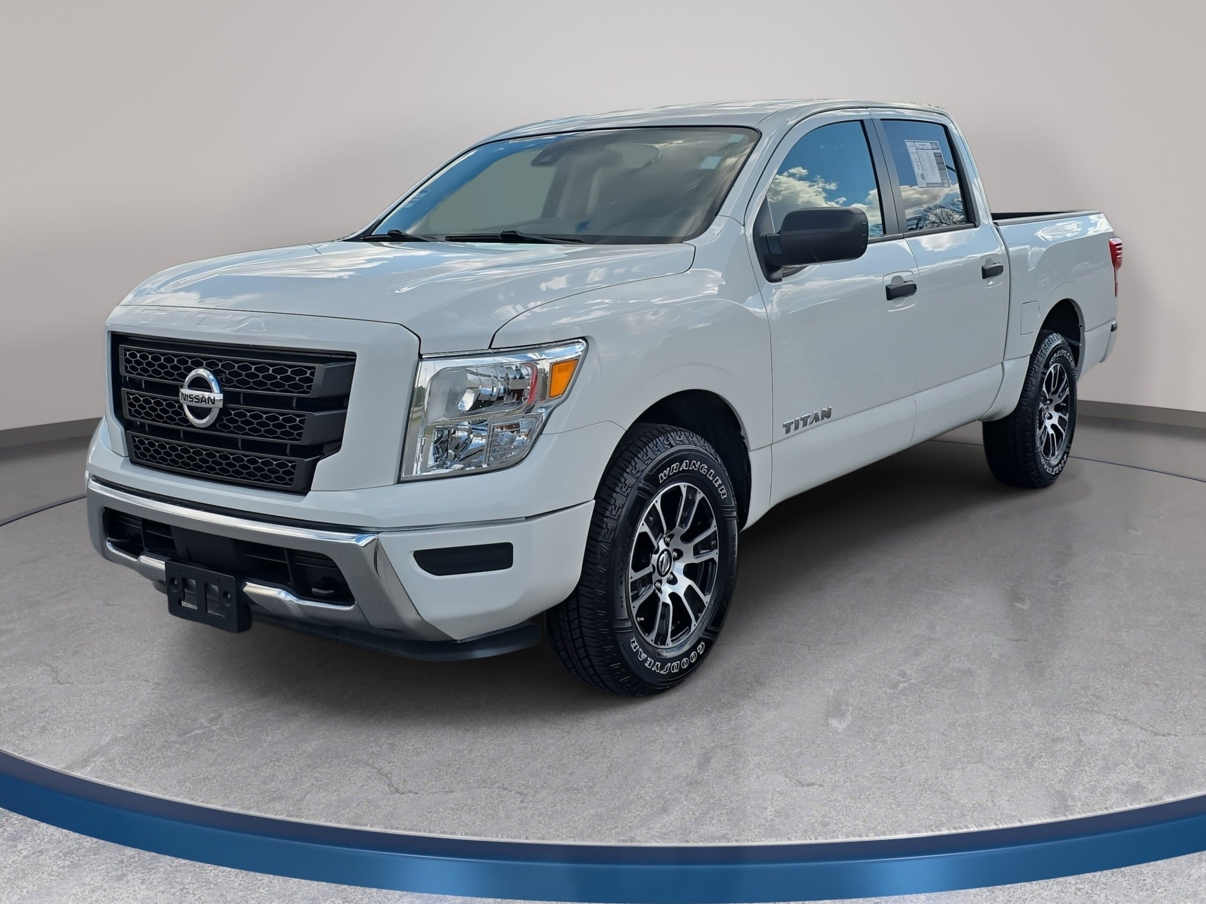 Used 2022 Nissan Titan SV