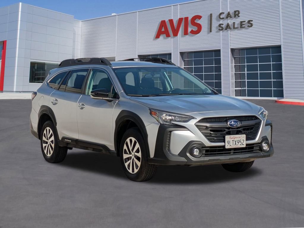 Used 2025 Subaru Outback Premium image 3