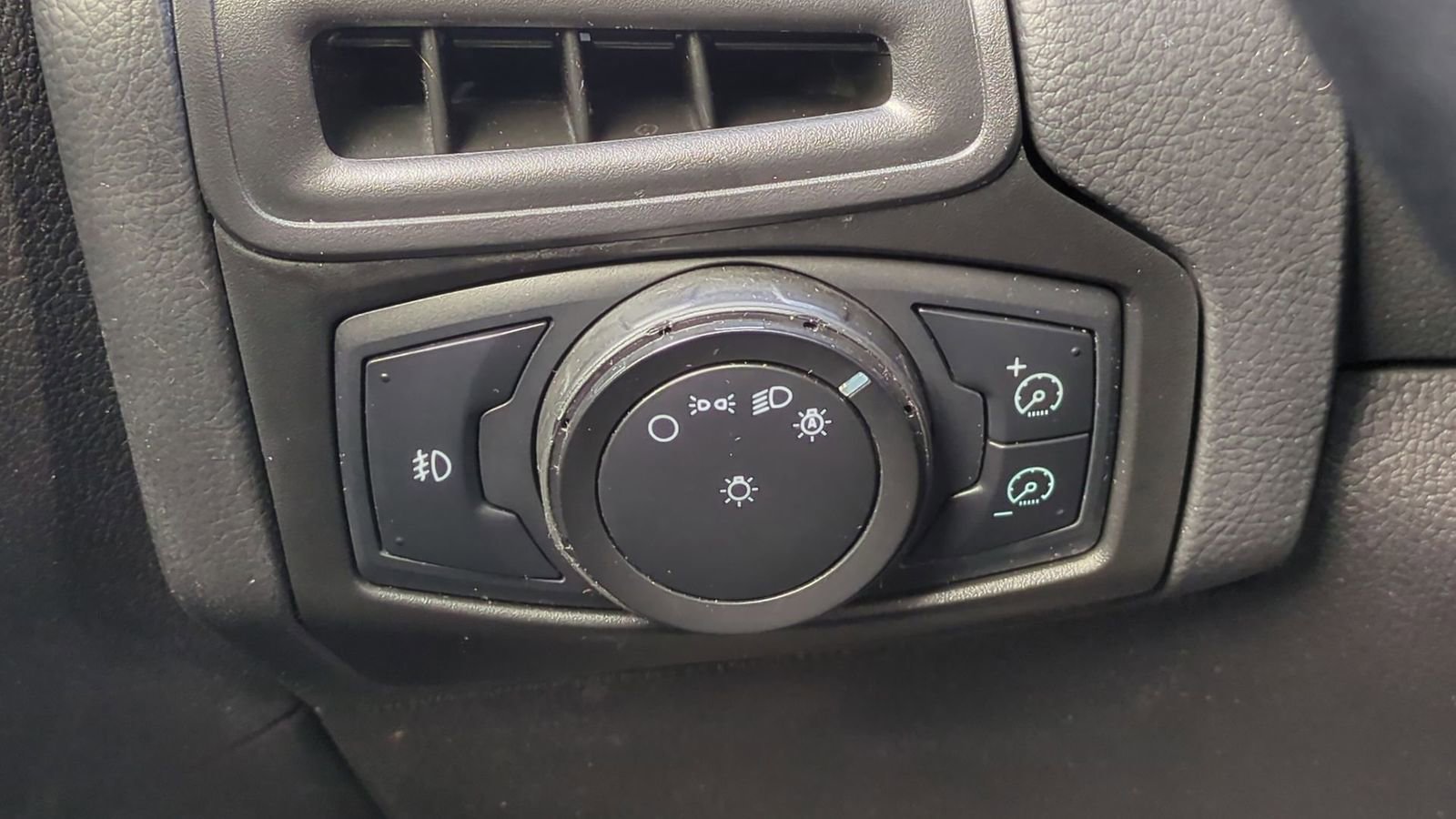 Used 2012 Ford Focus SE image 15