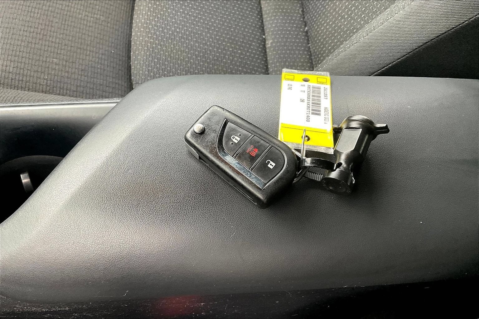 Used 2019 Toyota C-HR LE FWD image 33