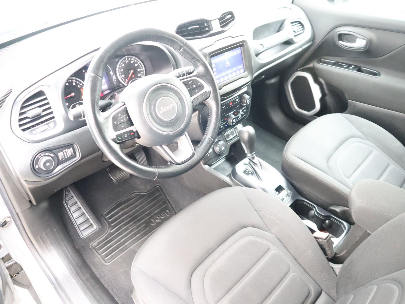 Used 2020 Jeep Renegade Latitude w/ Cold Weather Group image 24