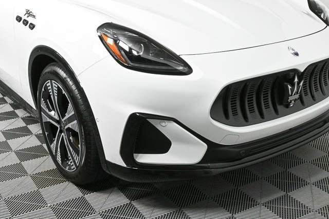New 2025 Maserati Grecale Folgore image 38