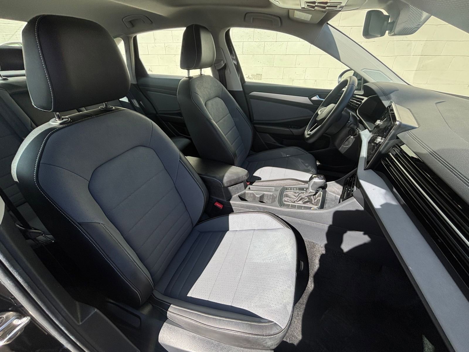 Used 2025 Volkswagen Jetta SE image 36