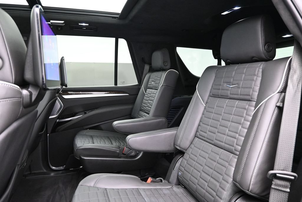 Used 2026 Cadillac Escalade Platinum Sport w/ LPO, ONYX Package AWD/4WD image 32
