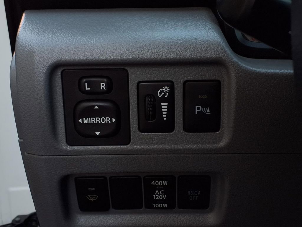 Used 2011 Toyota 4Runner SR5 w/ Convenience Pkg image 12