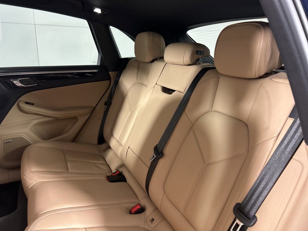 Certified 2022 Porsche Macan image 27