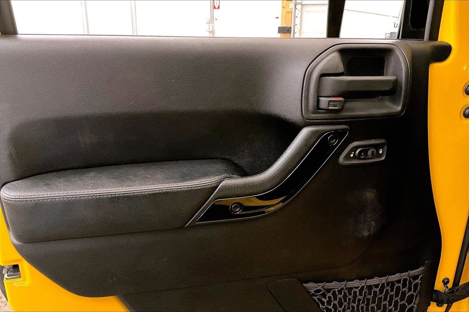 Used 2015 Jeep Wrangler Unlimited Sahara image 22