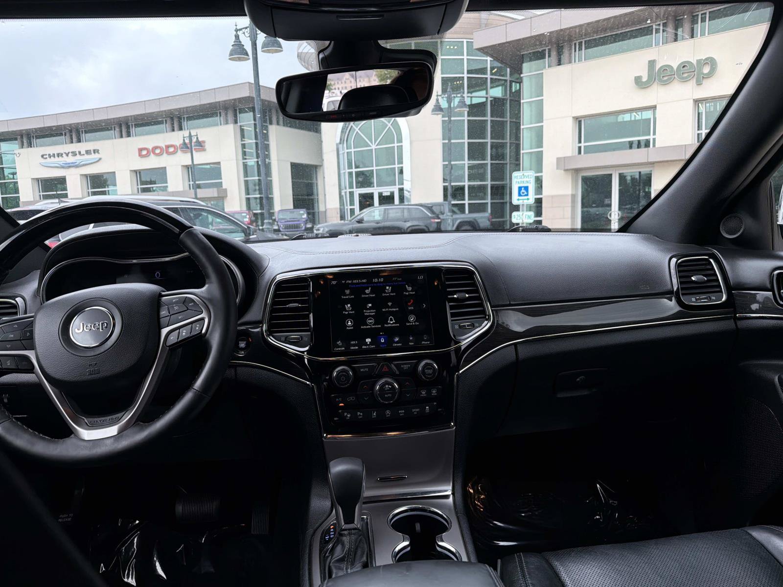 Used 2019 Jeep Grand Cherokee Overland AWD/4WD image 15