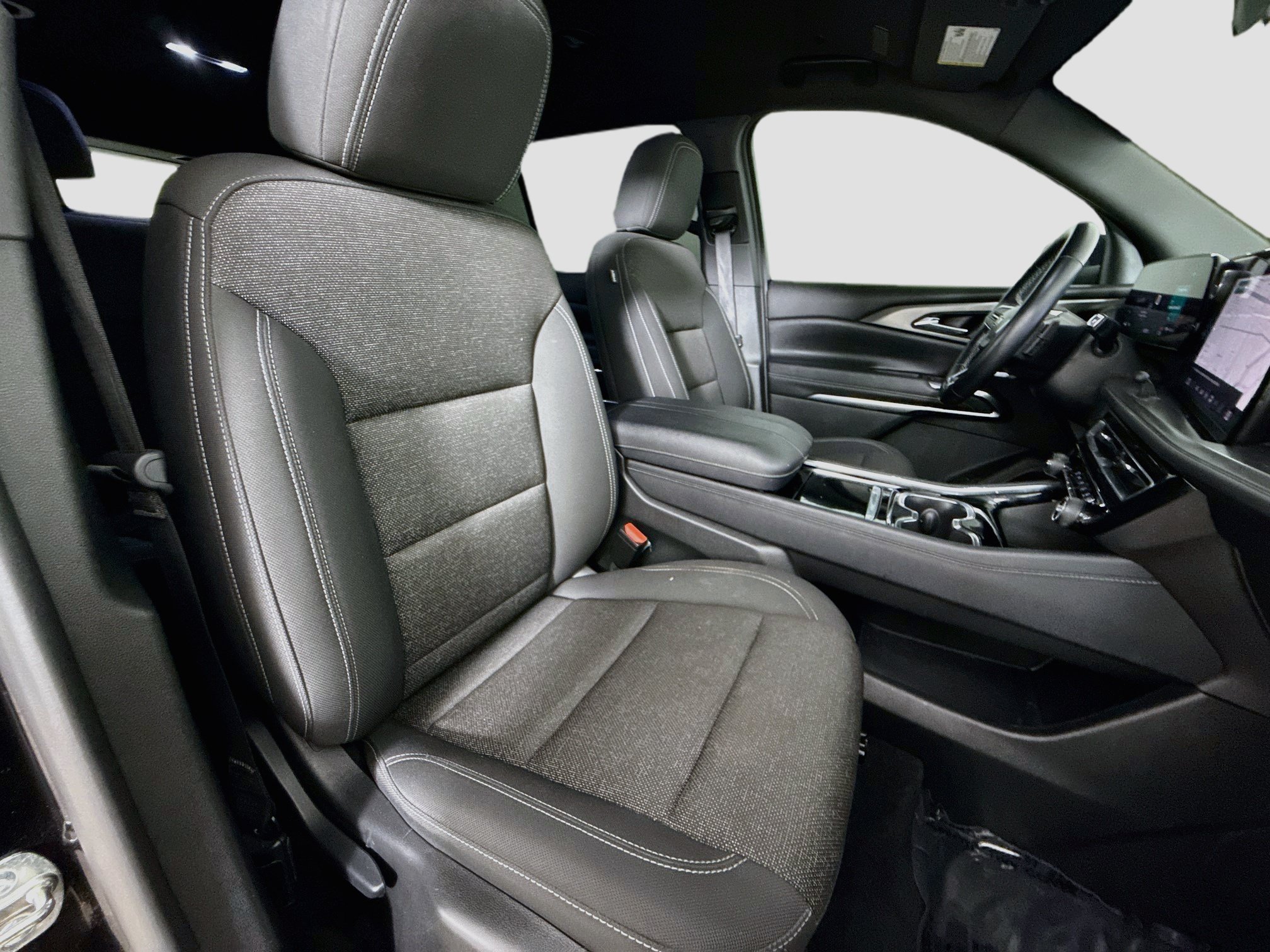 Used 2024 Chevrolet Traverse LS FWD image 31