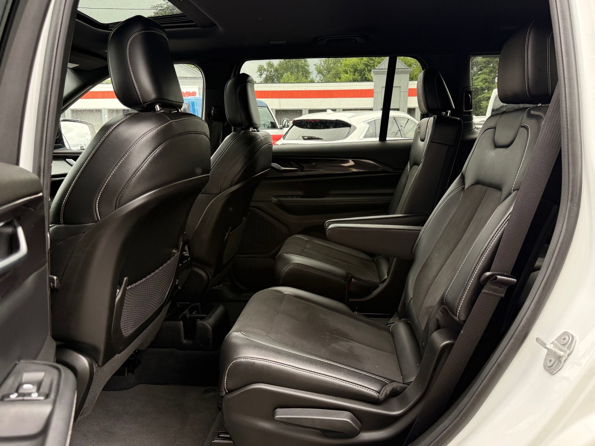 Used 2023 Jeep Grand Cherokee L Laredo AWD/4WD image 38
