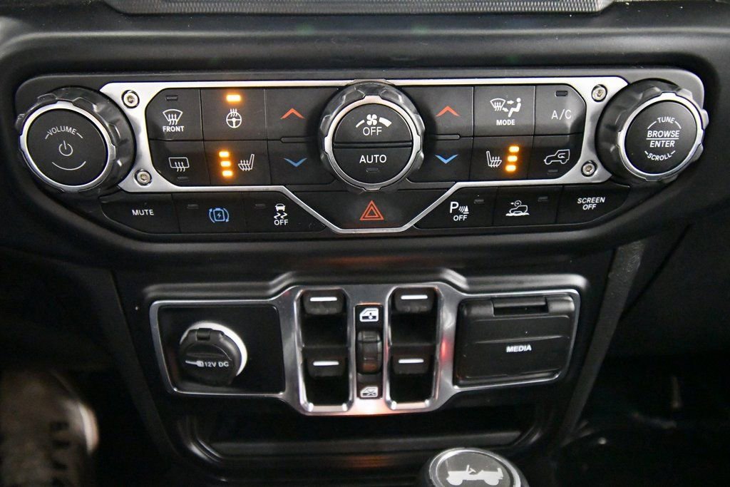 Used 2022 Jeep Wrangler Unlimited Sahara w/ Cold Weather Group AWD/4WD image 21