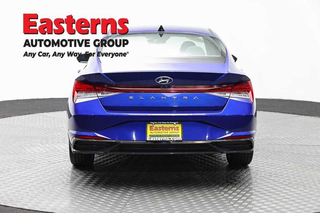 Used 2022 Hyundai Elantra SEL w/ Convenience + Premium Package FWD image 6