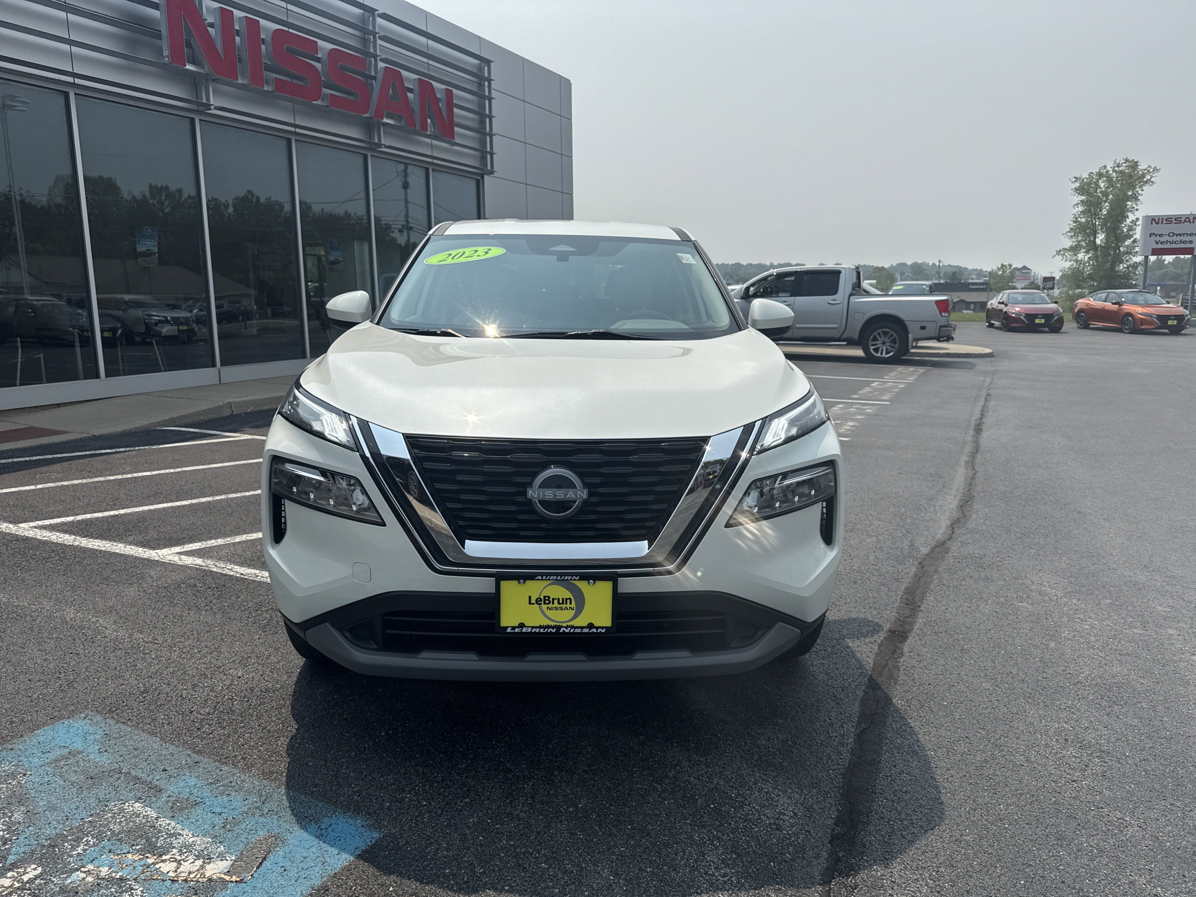 Used 2023 Nissan Rogue SV image 15