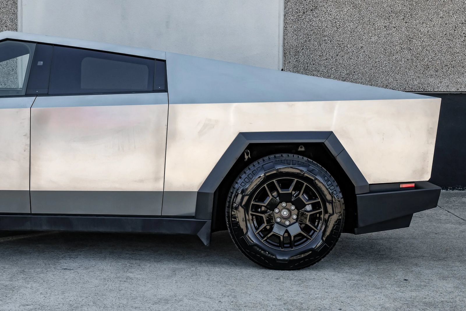 Used 2024 Tesla Cybertruck AWD Crew Cab image 17