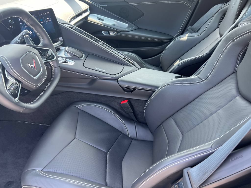 Used 2025 Chevrolet Corvette Stingray Convertible w/ Z51 Performance Package RWD image 11