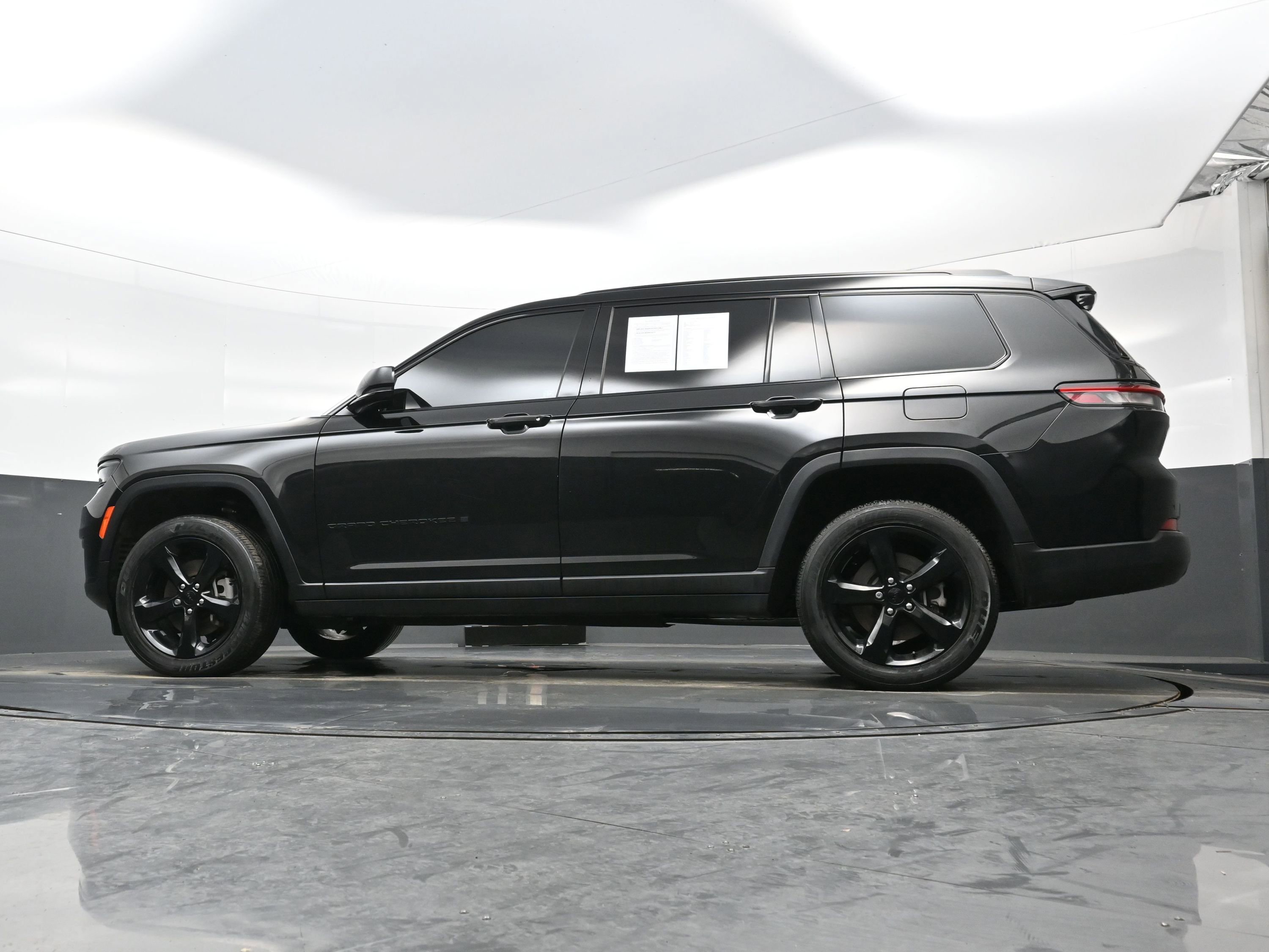 Used 2024 Jeep Grand Cherokee L Altitude image 26