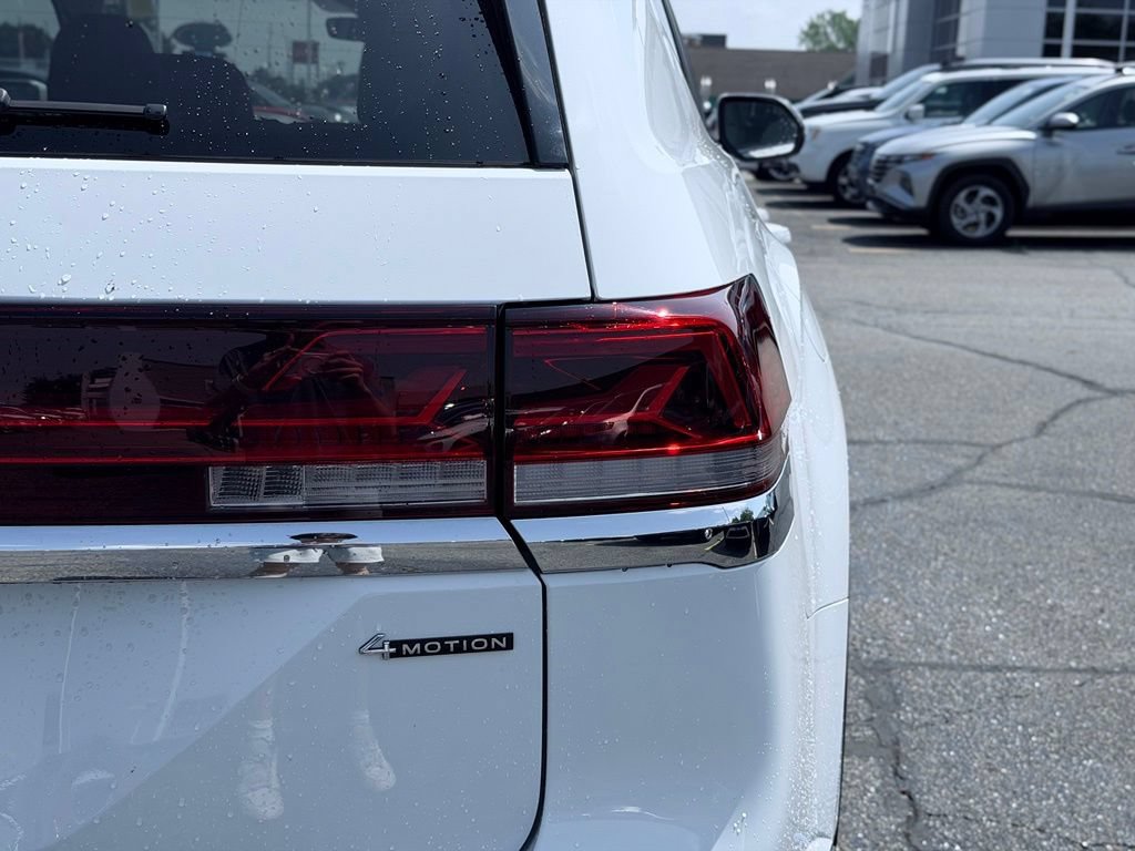 Used 2024 Volkswagen Atlas SE AWD/4WD image 8