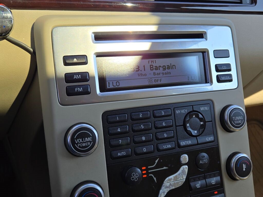 Used 2008 Volvo XC70 3.2 image 28