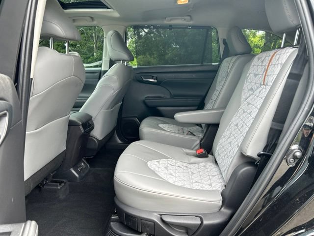Used 2022 Toyota Highlander Bronze Edition AWD/4WD image 36