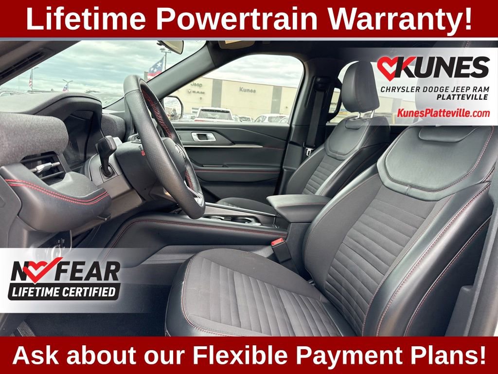 Used 2025 Ford Explorer ST-Line w/ ST-Line Street Pack AWD/4WD image 12