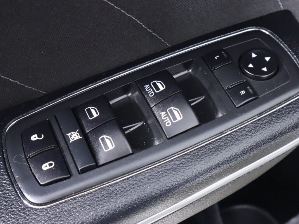Used 2019 Dodge Charger SXT RWD image 25