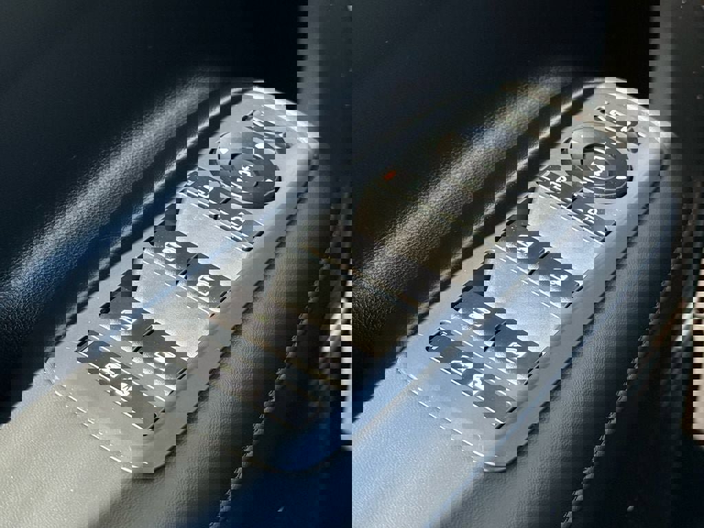 Used 2025 Hyundai Santa Fe Limited image 18