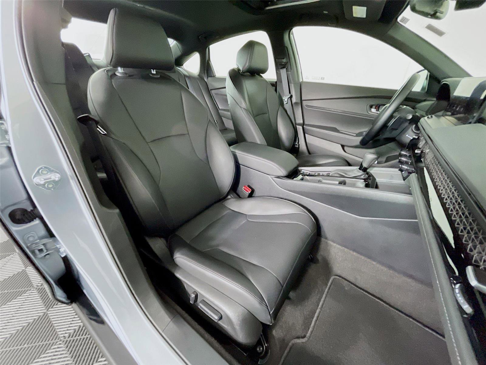 Used 2025 Honda Accord Sport image 29