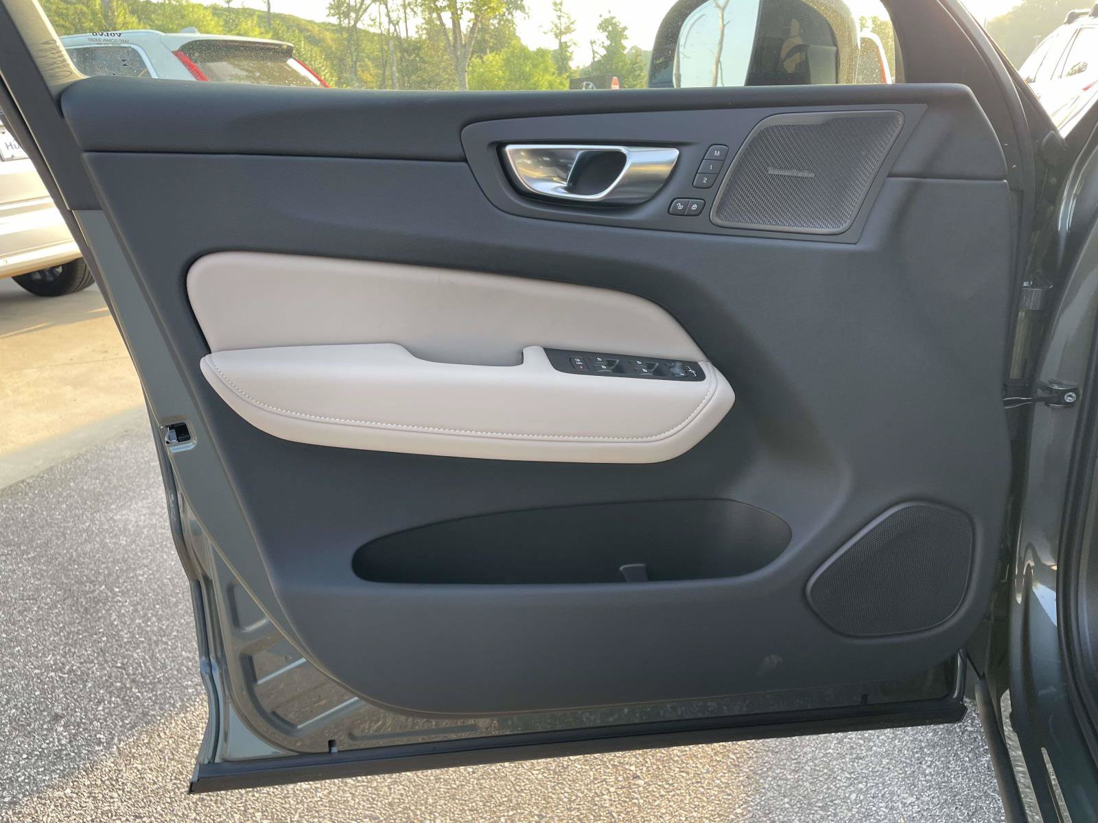 New 2027 Volvo XC60 B5 Plus AWD/4WD image 5