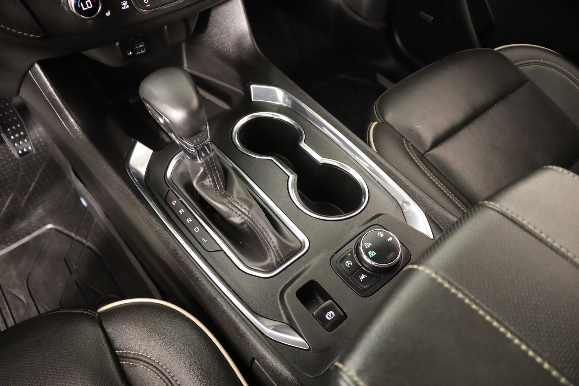 Used 2023 Chevrolet Traverse Premier w/ Redline Edition image 8