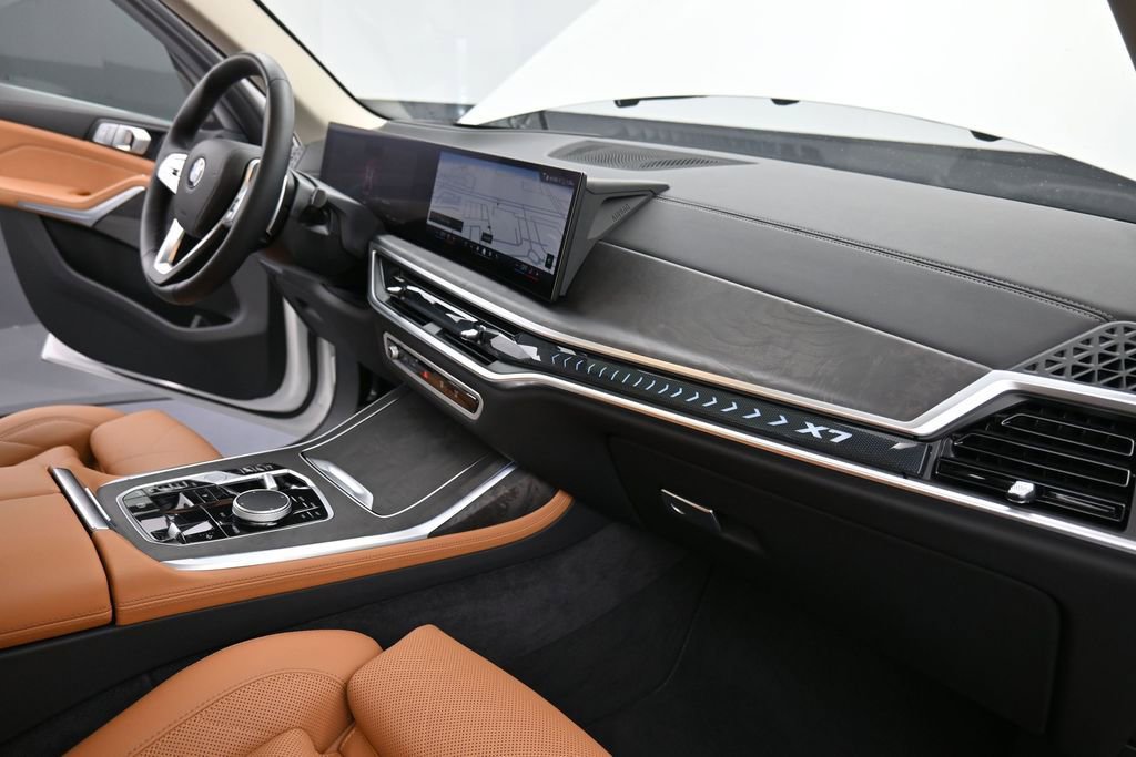 Used 2026 BMW X7 xDrive40i AWD/4WD image 21