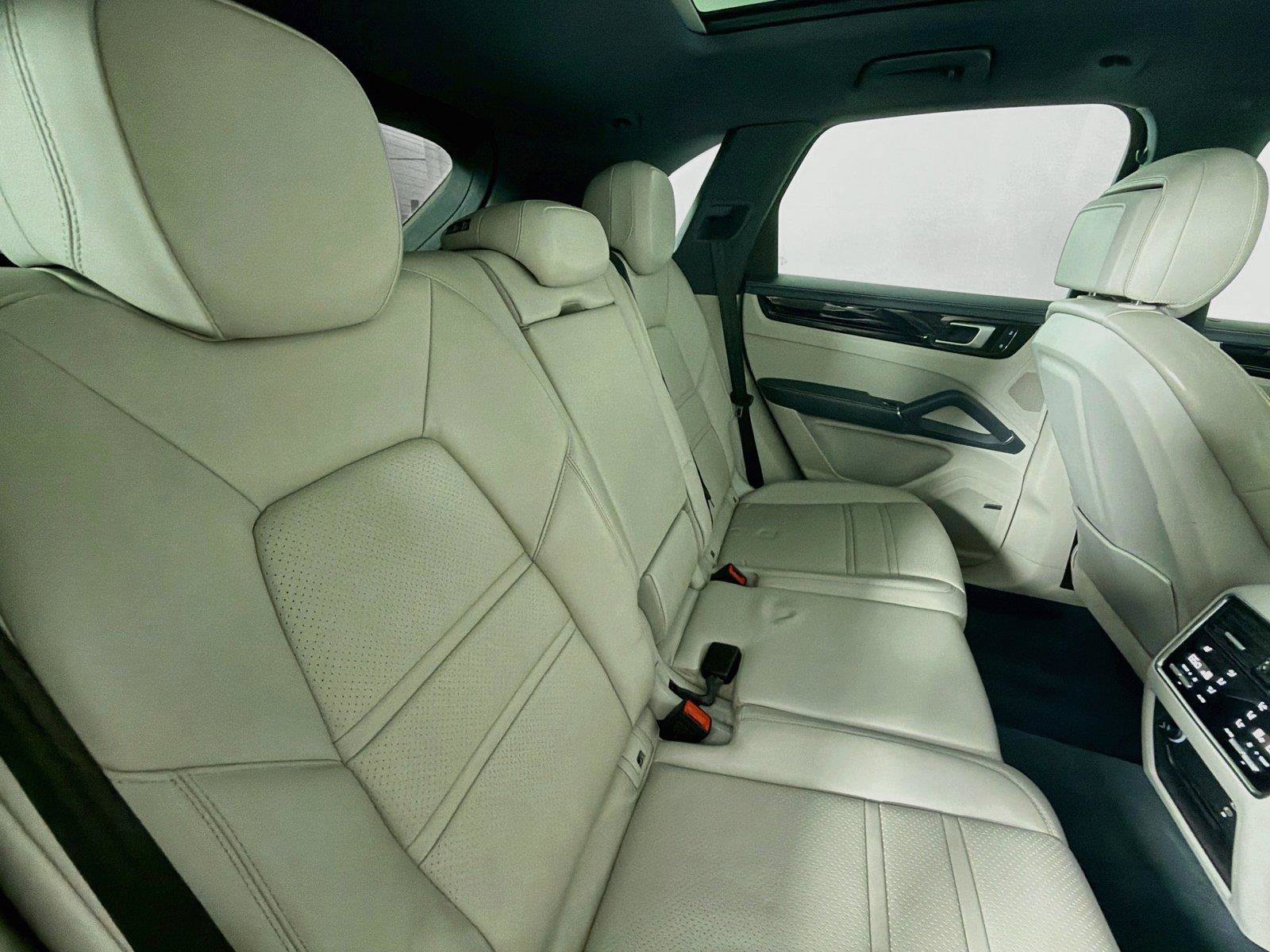 Certified 2020 Porsche Cayenne AWD/4WD image 27