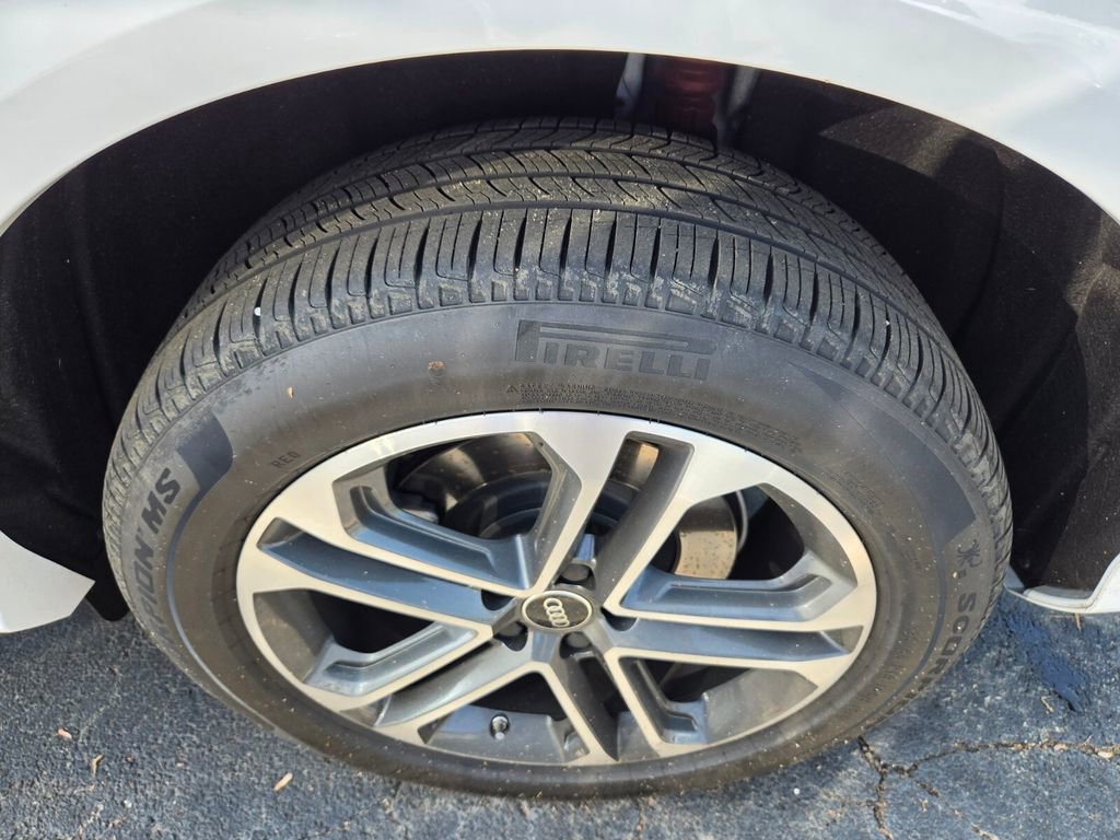 Certified 2025 Audi Q5 Premium w/ Convenience Package image 9