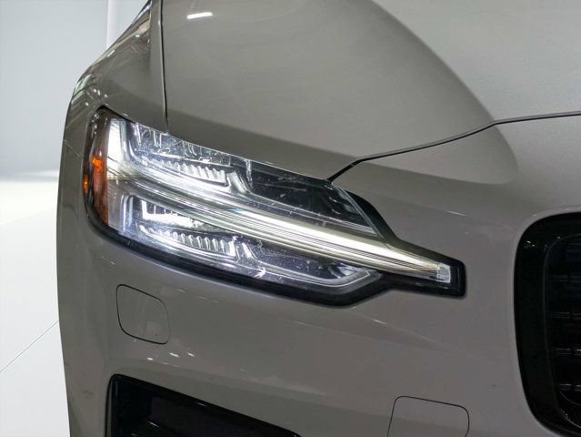 Used 2022 Volvo S60 B5 Momentum w/ Premium Package FWD image 9