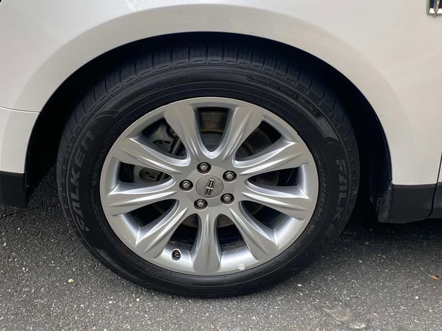 Used 2018 Lincoln MKT AWD image 6