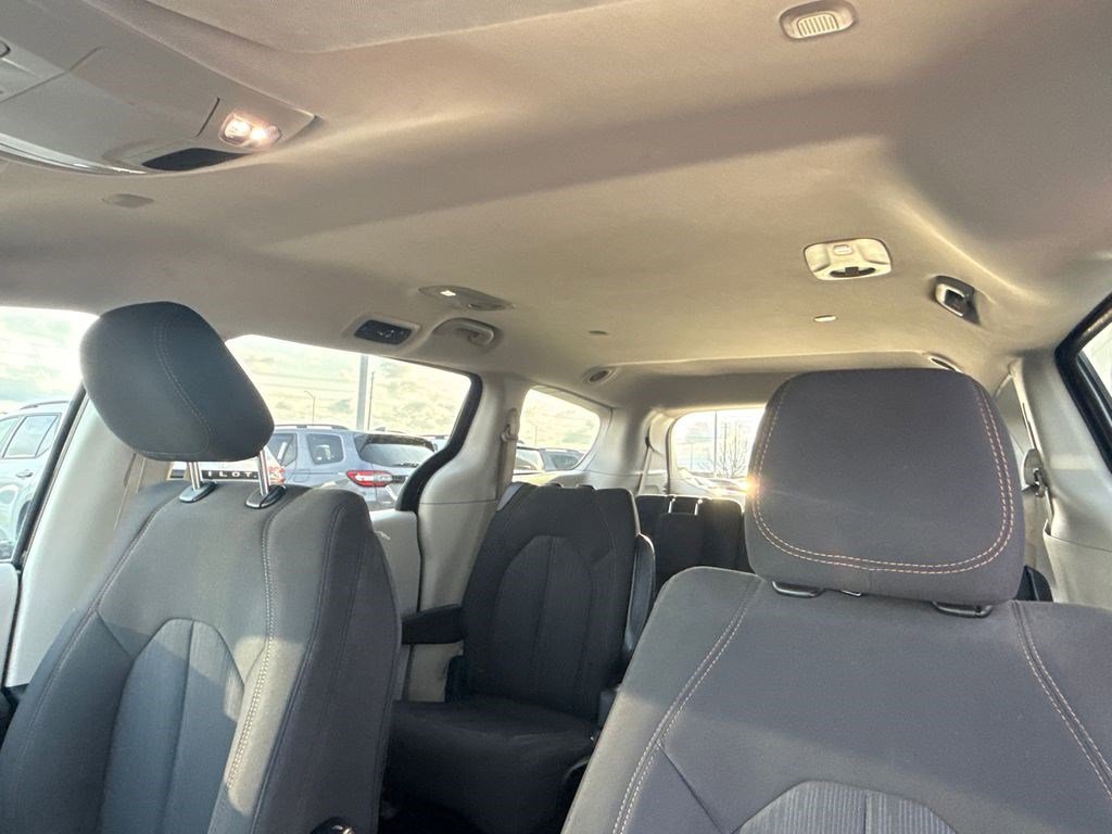Used 2017 Chrysler Pacifica LX image 21