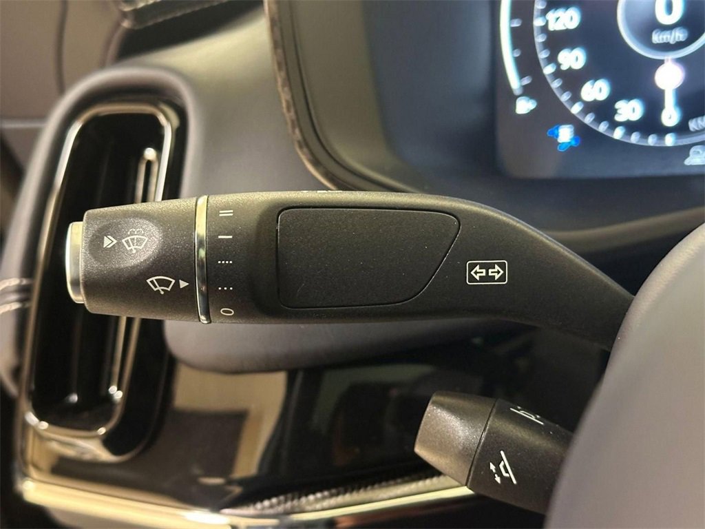 New 2026 Aston Martin DBX 707 image 23