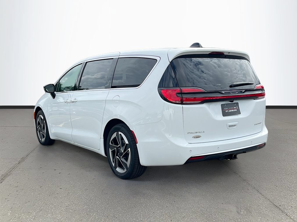 New 2027 Chrysler Pacifica Limited w/ Family Tech Group FWD image 5