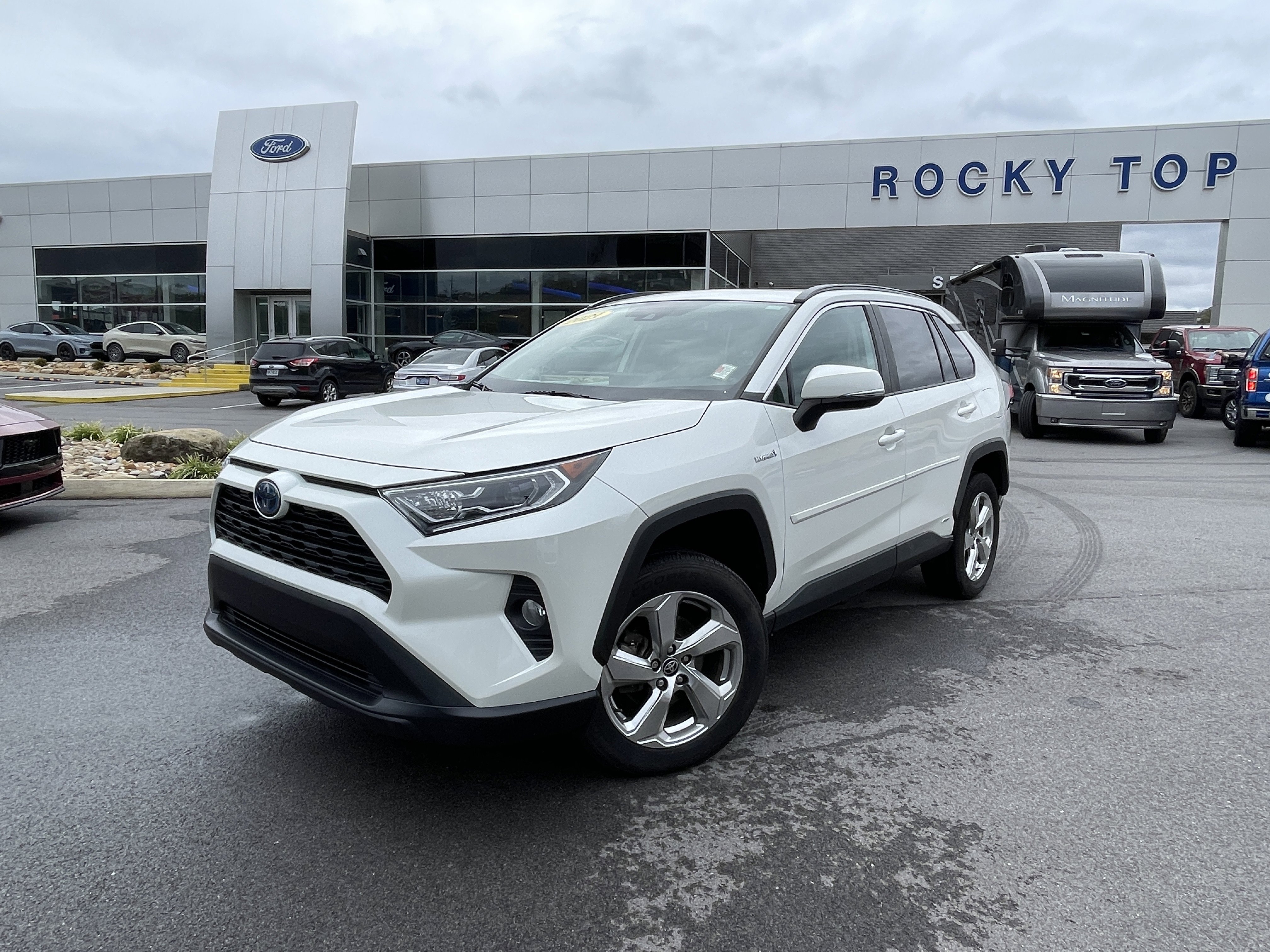 Used 2021 Toyota RAV4 XLE Premium image 1
