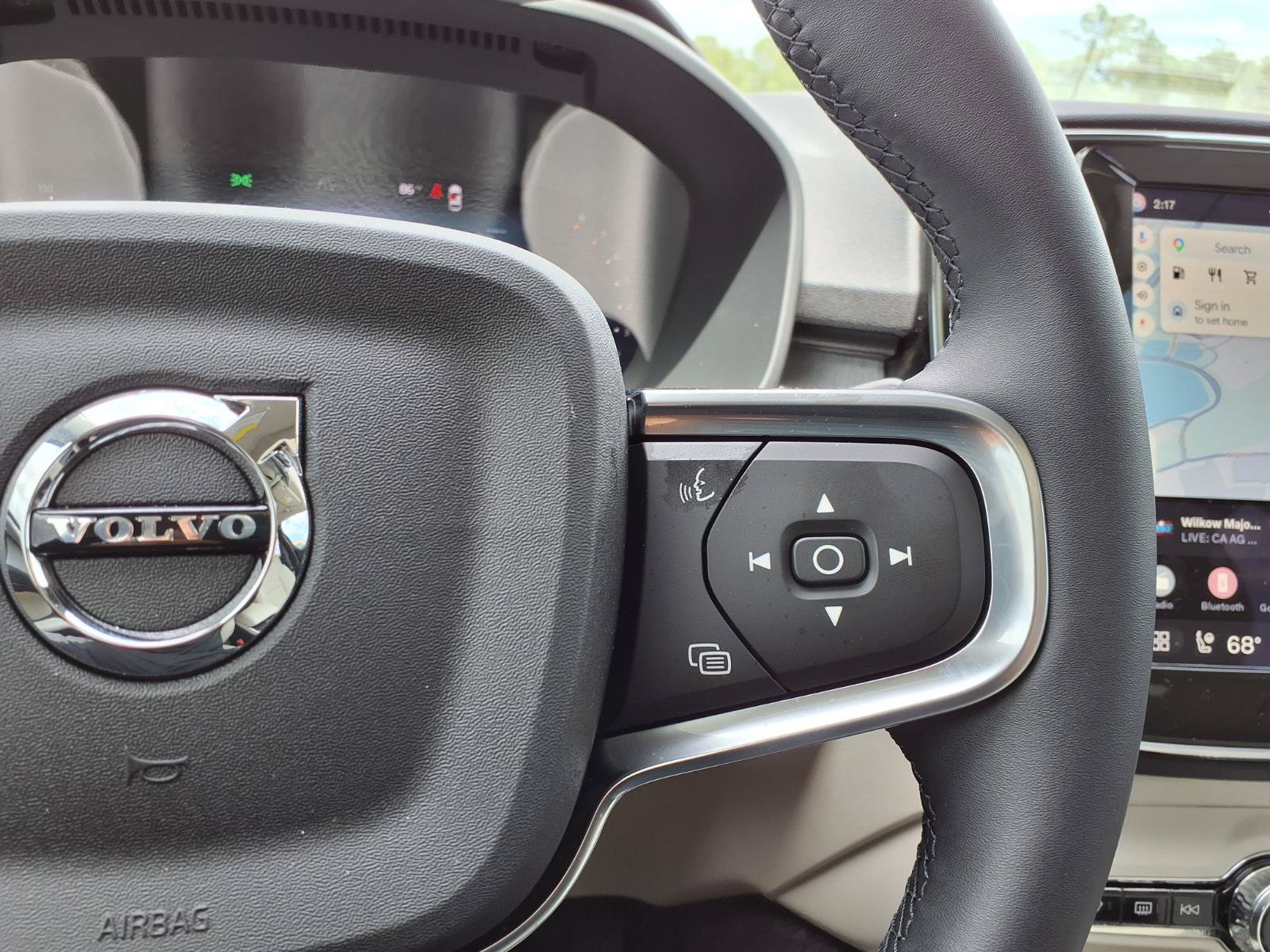 New 2026 Volvo XC40 B5 Plus w/ Protection Package Premier AWD/4WD image 16