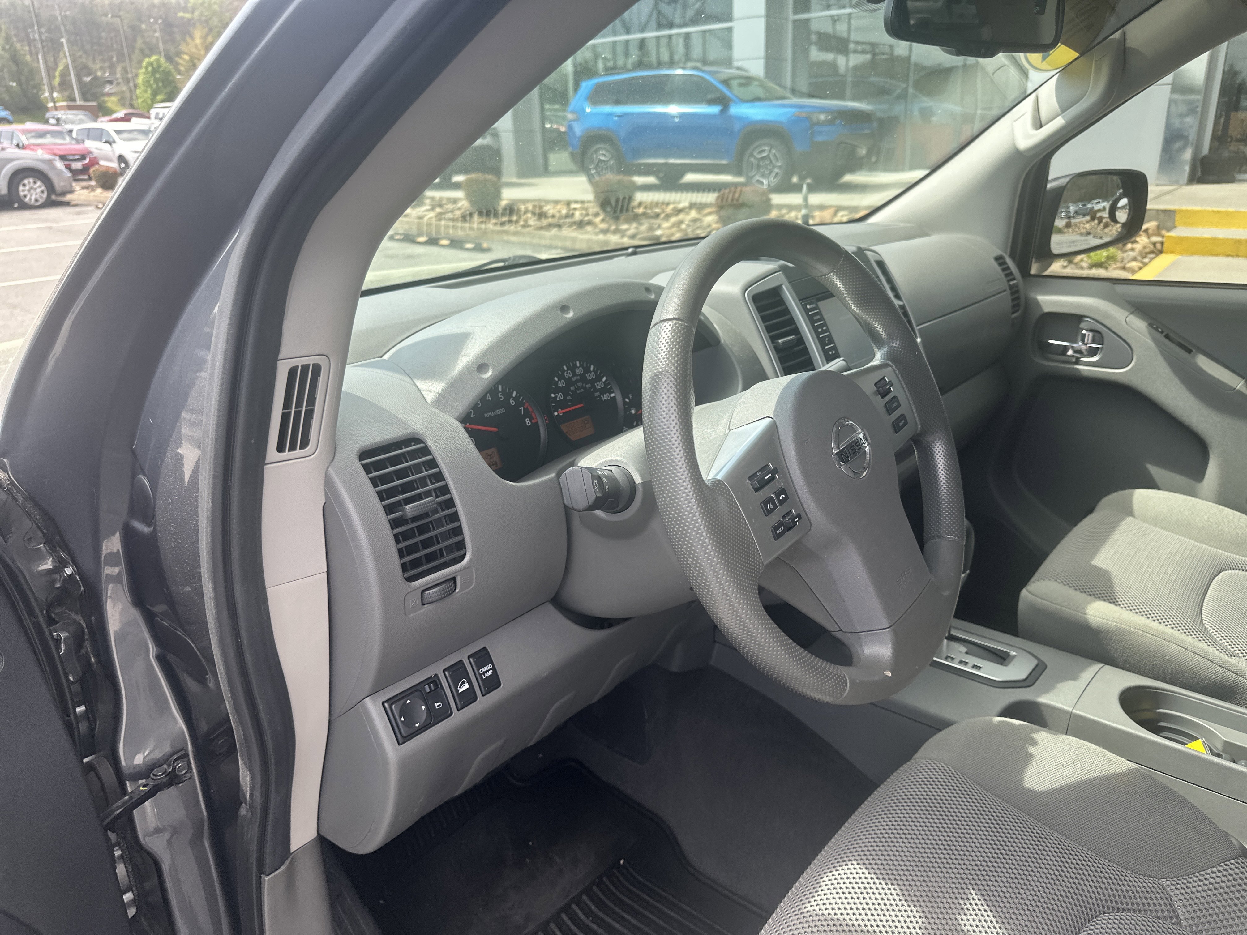Used 2021 Nissan Frontier SV w/ Midnight Edition Floor Mats AWD/4WD image 17