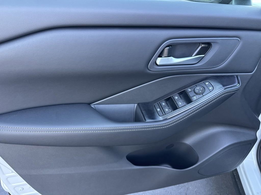 New 2026 Nissan Rogue SV FWD image 12