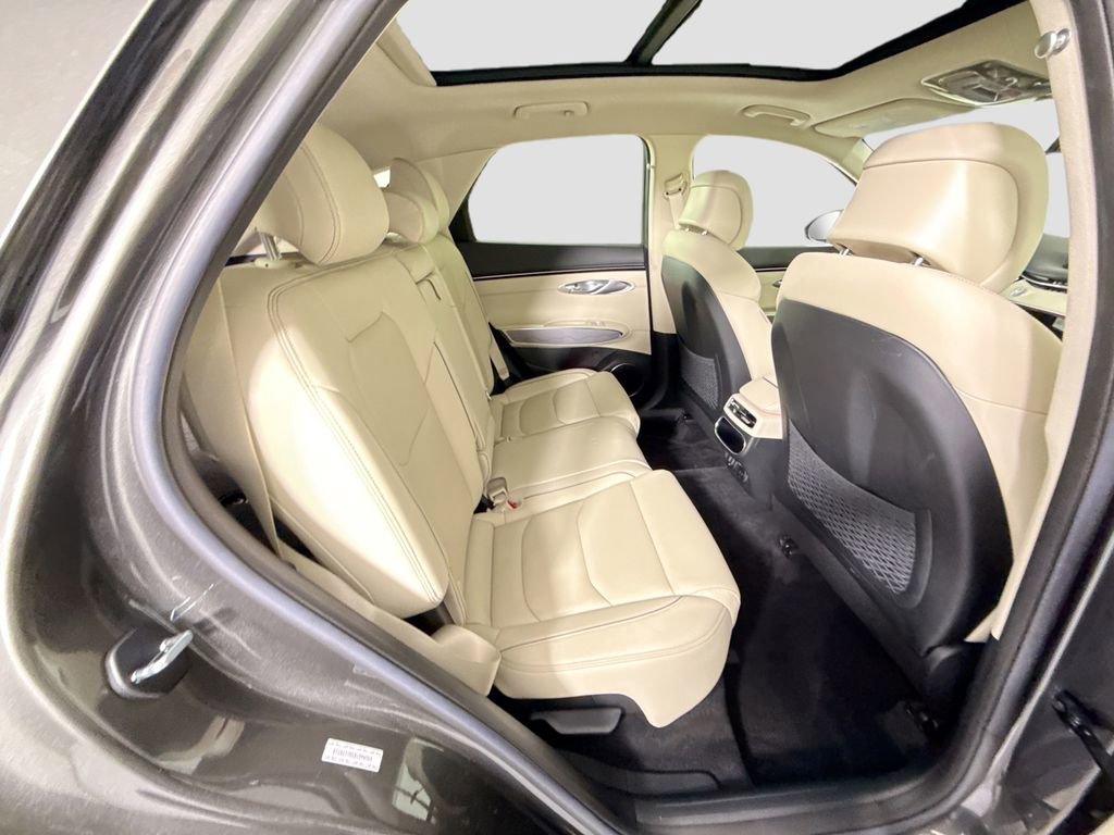 Used 2025 Genesis GV70 2.5T w/ Advanced Package AWD/4WD image 23