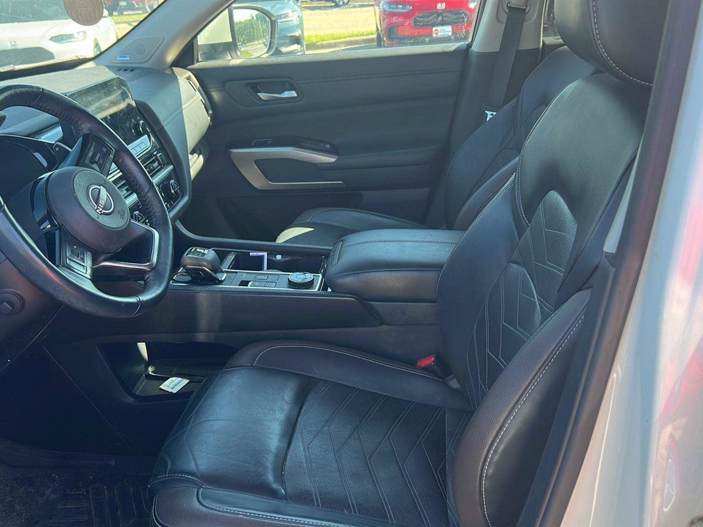 Used 2023 Nissan Pathfinder Platinum w/ Cargo Package AWD/4WD image 9