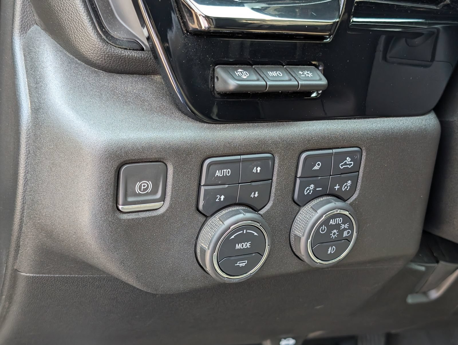 Used 2024 Chevrolet Silverado 2500 ZR2 w/ Technology Package AWD/4WD image 24