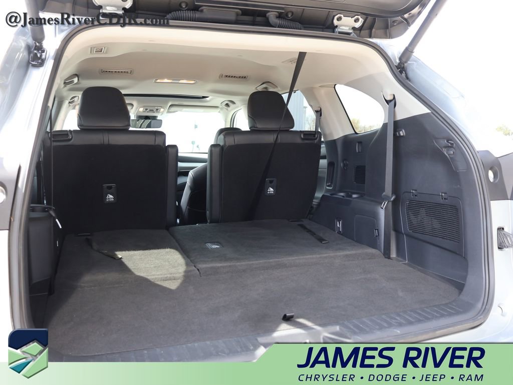 Used 2025 Toyota Highlander XLE image 16