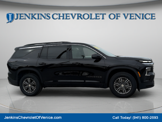 Used 2026 Chevrolet Traverse LT FWD image 2