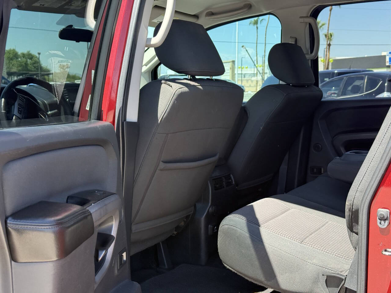 Used 2015 Nissan Titan SV w/ SV Value Truck Package RWD image 16