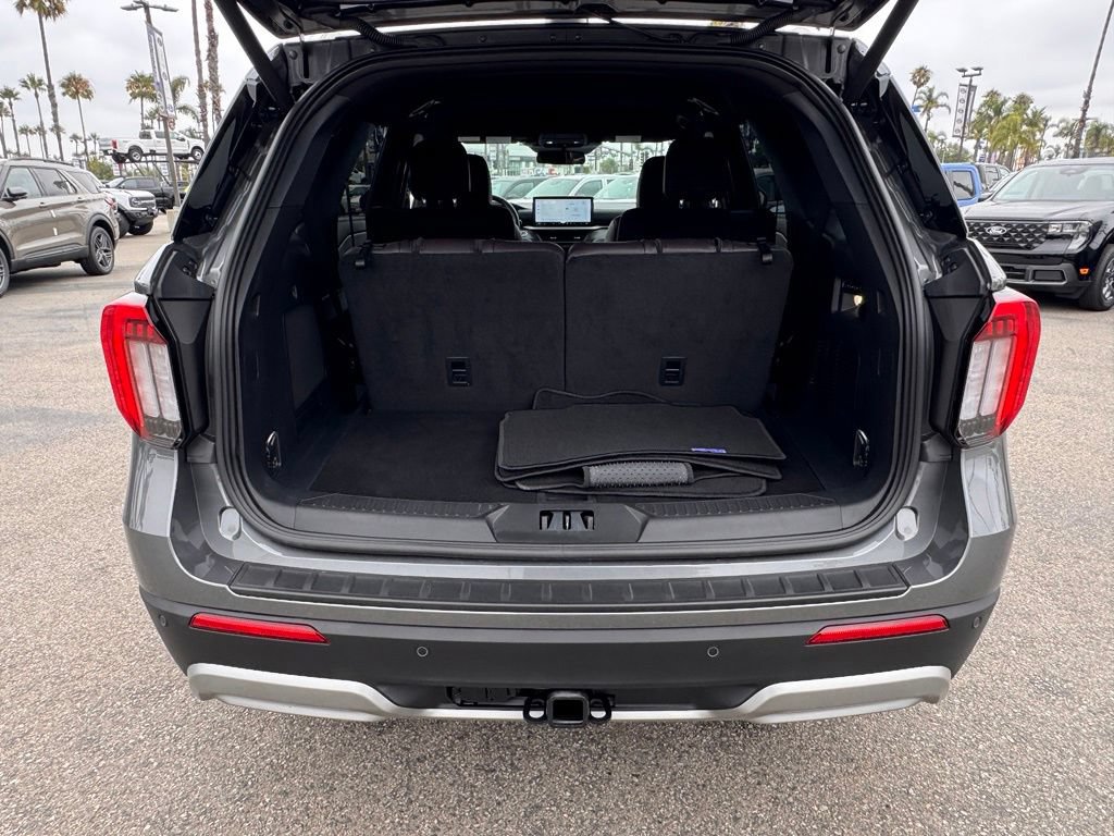 Used 2026 Ford Explorer Platinum RWD image 13