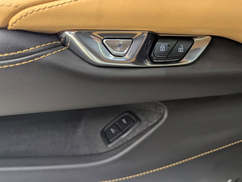 Used 2024 Chevrolet Corvette Stingray Preferred Cpe w/ Battery Protection Package image 25