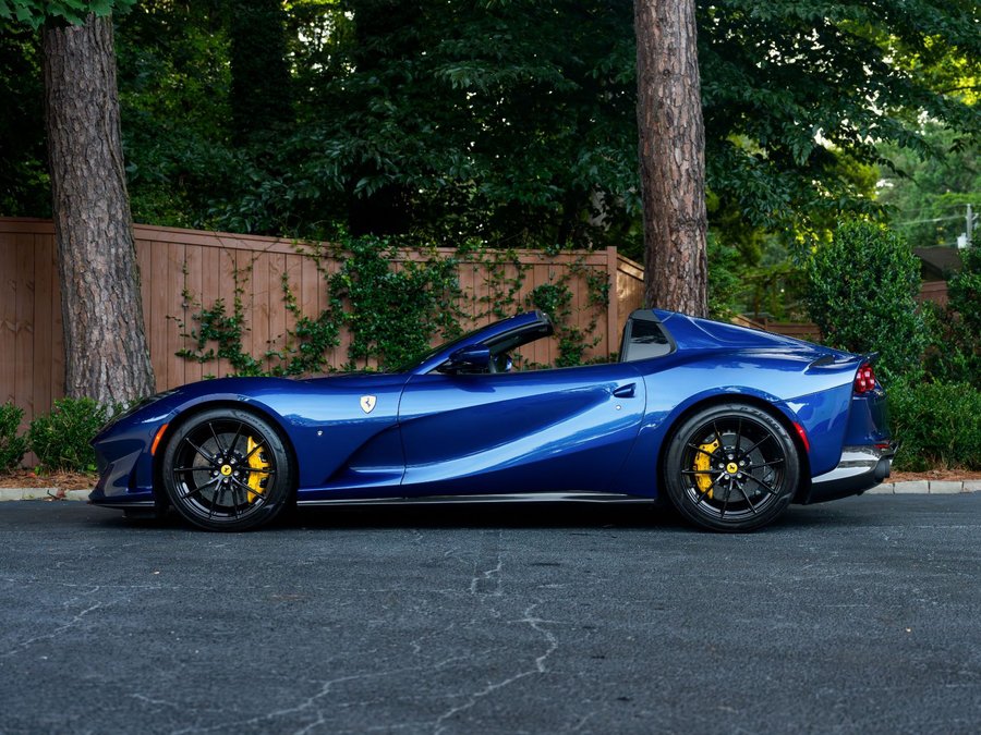 Used 2022 Ferrari 812 GTS RWD image 3